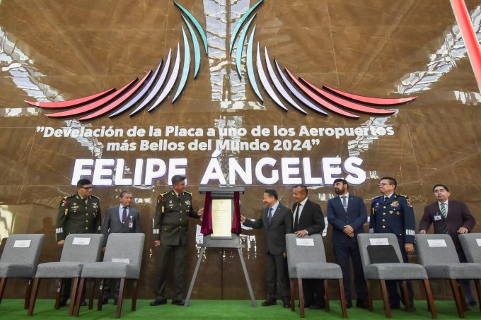 AIFA entre los mejores aeropuertos del mundo; develan placa del Galardón Prix Versailles