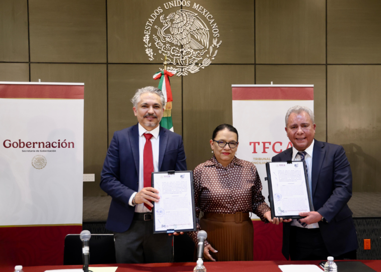 En Gobernación se entrega la Toma de Nota de la Federación de Sindicatos de Trabajadores al Servicio del Estado.