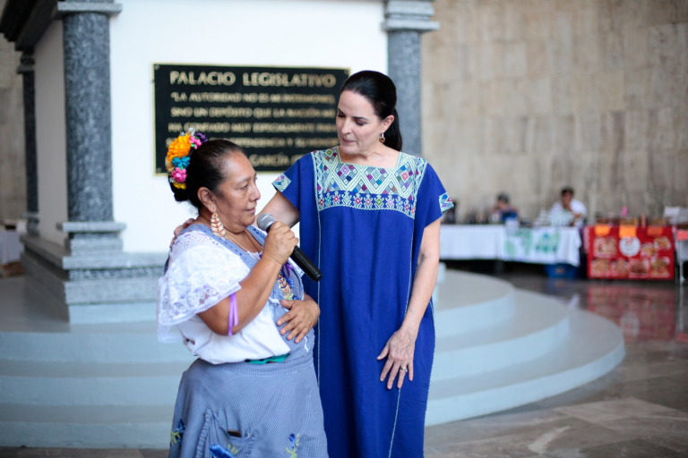 Diputada María Mandiola inaugura expoventa artesanal Pommi Yomo en el Congreso del Estado