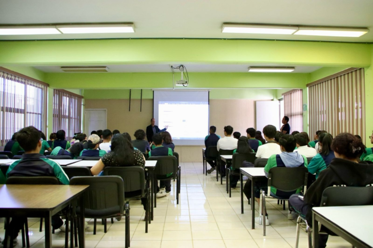 Gobierno de Cuautitlán Izcalli capacita a jóvenes en elaboración de currículum