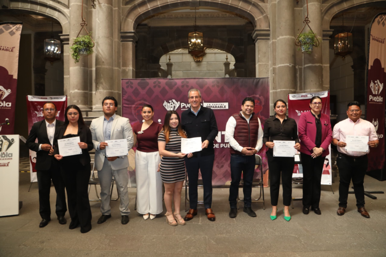 Jóvenes poblanos participan en Regidor por un Día, para conocer el funcionamiento del gobierno municipal