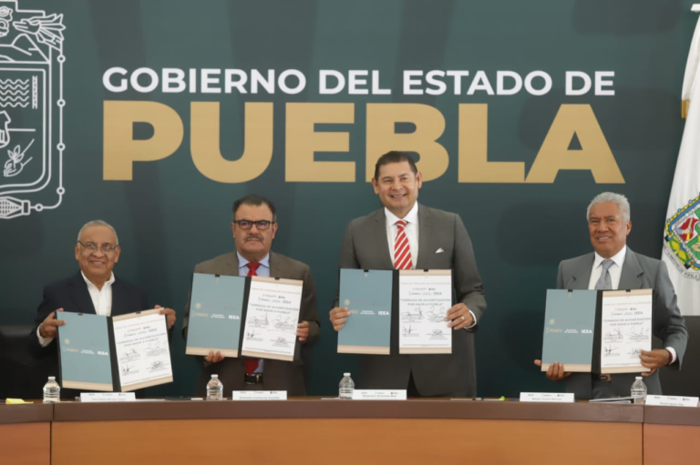 Puebla, primer estado en erradicar el analfabetismo con programa de alfabetización masiva