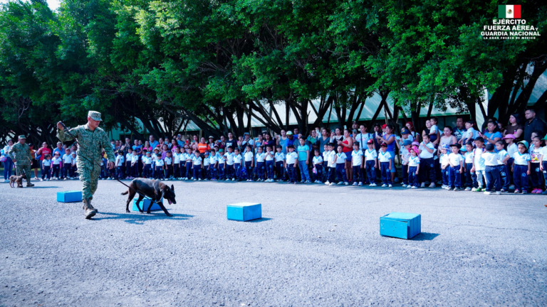 Niñas y niños de Tapachula conocen el trabajo del Ejército Mexicano en visita al 4° Regimiento de Caballería Motorizado