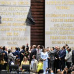 Cámara de Diputados rinde homenaje a la comunidad mexicana migrante con develación de placa conmemorativa