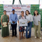 Valeria Rosales impulsa economía familiar con entrega de aves de traspatio en Villaflores