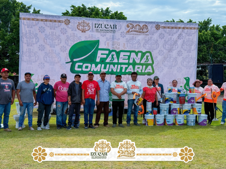 Gobierno de Izúcar impulsa faena comunitaria en San Felipe Ayutla con entrega de apoyos y trabajo conjunto