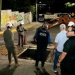 Continúa Ayuntamiento de Tuxtla con trabajos de limpieza en alcantarillas
