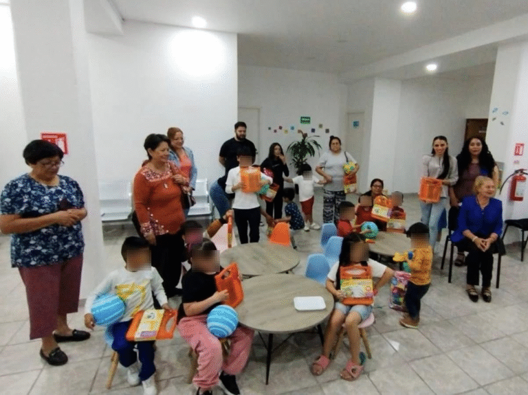 Niñas y niños del CATCI reciben material lúdico para fortalecer su desarrollo terapéutico
