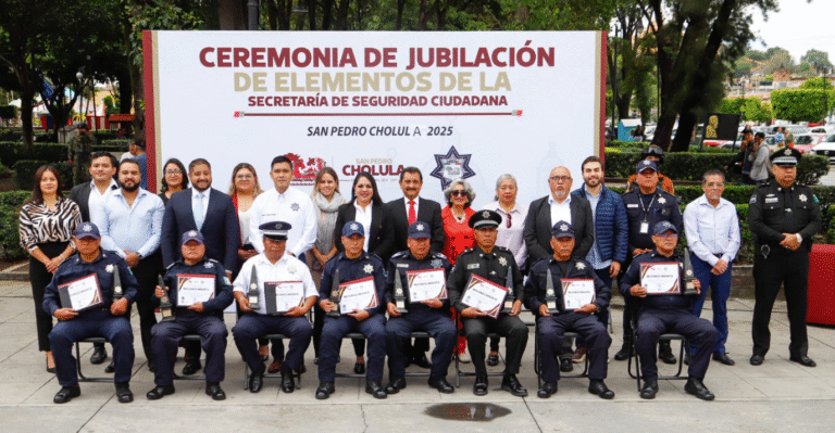 Gobierno de Cholula rinde homenaje a policías jubilados por décadas de servicio
