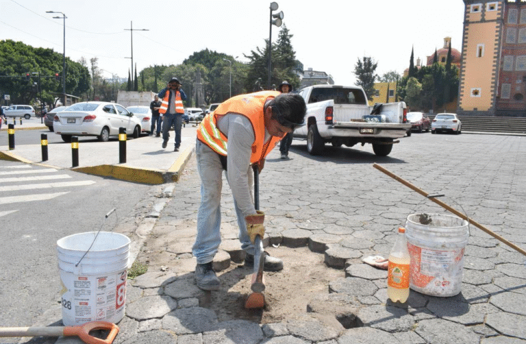 Brigada Urbana interviene el Bulevar 5 de Mayo para dignificar espacios públicos en el Centro Histórico