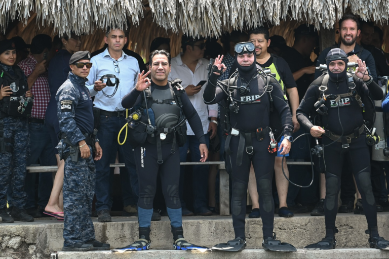 Reconocen a buzos certificados y realizan limpieza del cenote Chucumaltik en Comitán