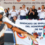 Tonantzin Fernández reconoce a la clase trabajadora en el Desfile del Día del Trabajo en Cholula
