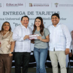 Entregan becas Benito Juárez a 259 estudiantes de preparatoria en Mérida