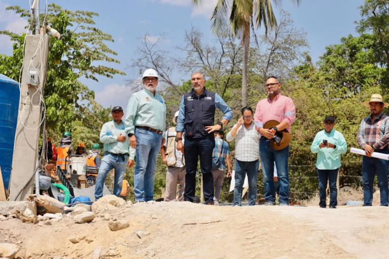 Da seguimiento Ángel Torres a trabajos de rehabilitación de colector sanitario colapsado, en el río Sabinal