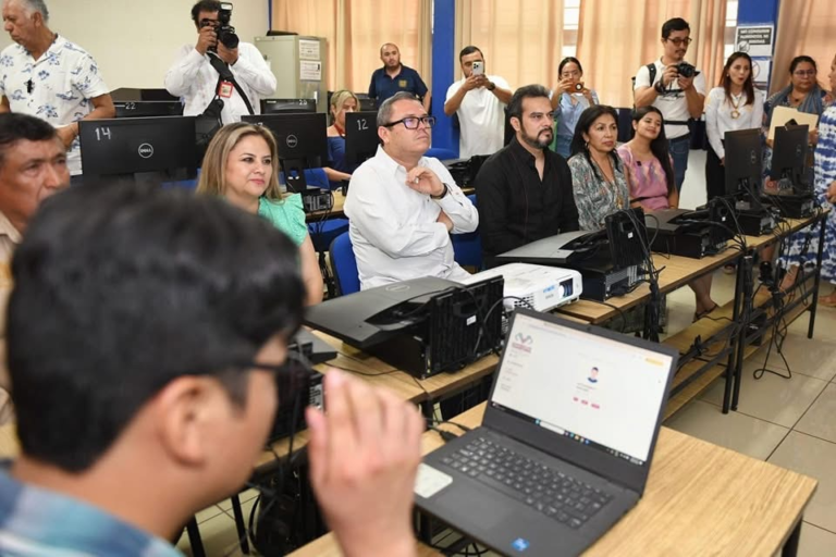 Egresados de la UNACH desarrollan app para fortalecer el programa de alfabetización “Chiapas Puede”