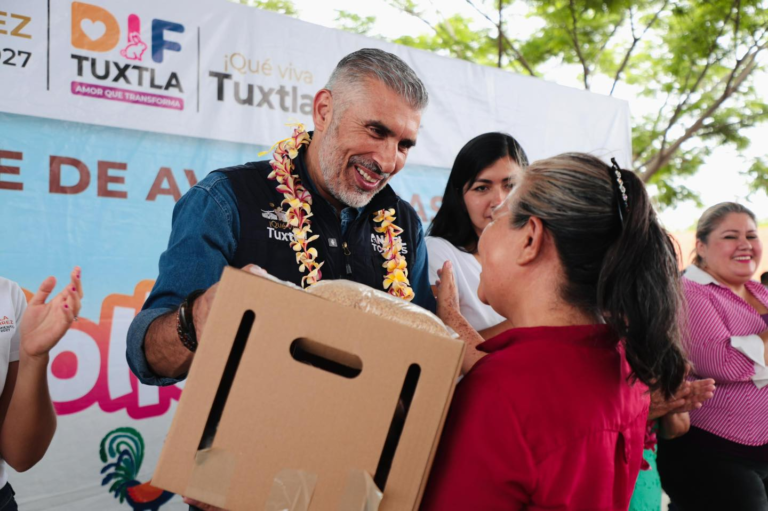 Beneficia DIF Tuxtla a más de 600 mujeres con el programa “Pollotón” en Patria Nueva
