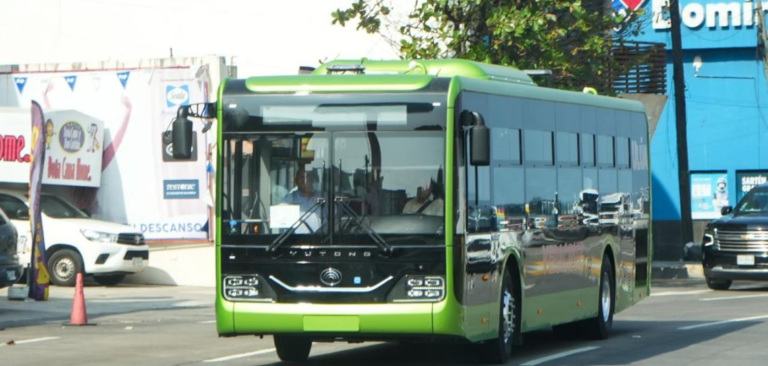 Veracruz adquiere 102 camiones híbridos para modernizar el transporte público con el sistema ULÚA
