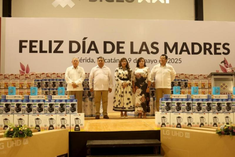 Reconocen a madres trabajadoras de SEGEY por su papel en la transformación educativa de Yucatán