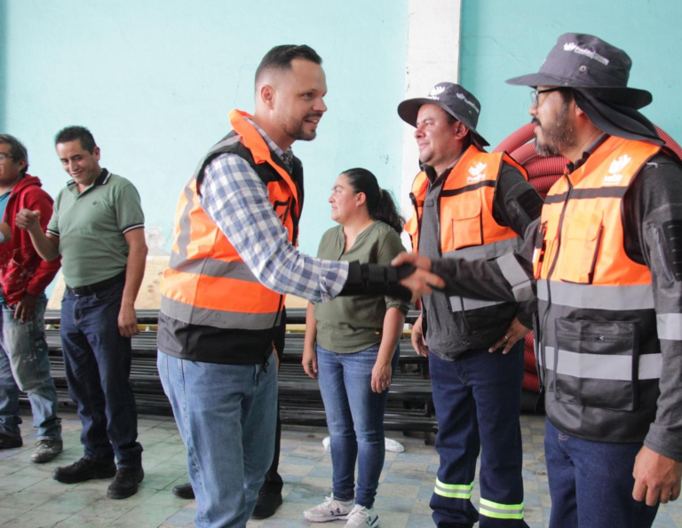 Entrega Gobierno de Puebla uniformes y equipo de protección al personal de Movilidad e Infraestructura