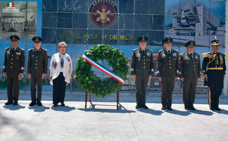 SEDENA rinde homenaje a militares históricos en emotiva ceremonia en el Panteón de Dolores