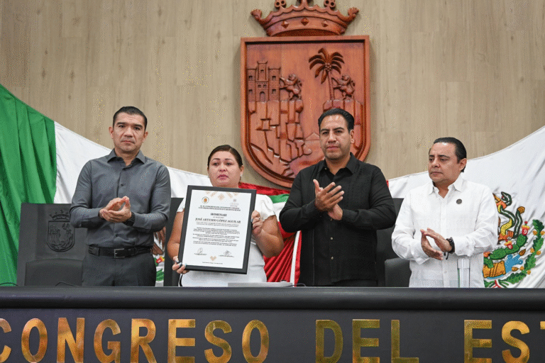 Rinden homenaje póstumo al maestro José Artemio López Aguilar, ejemplo de entrega por la educación y la paz