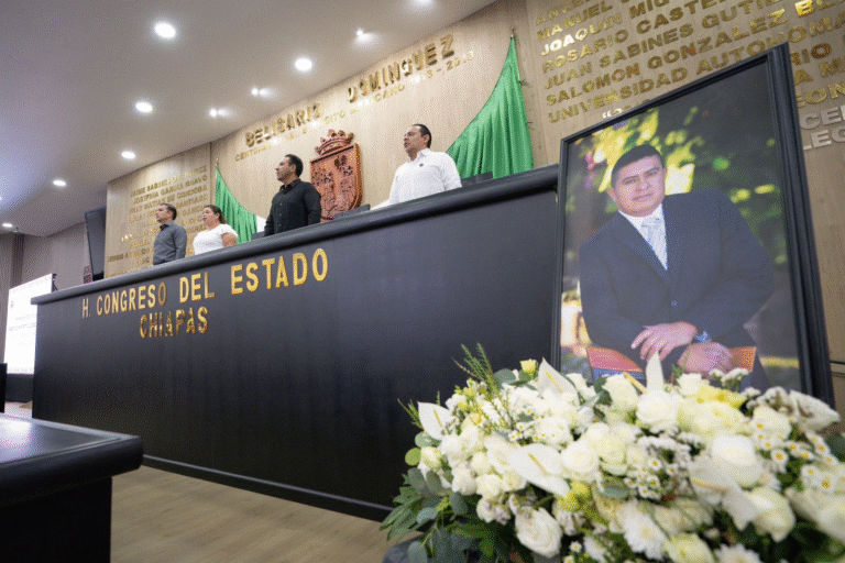 Atestigua gobernador Eduardo Ramírez homenaje póstumo al maestro José Artemio López Aguilar