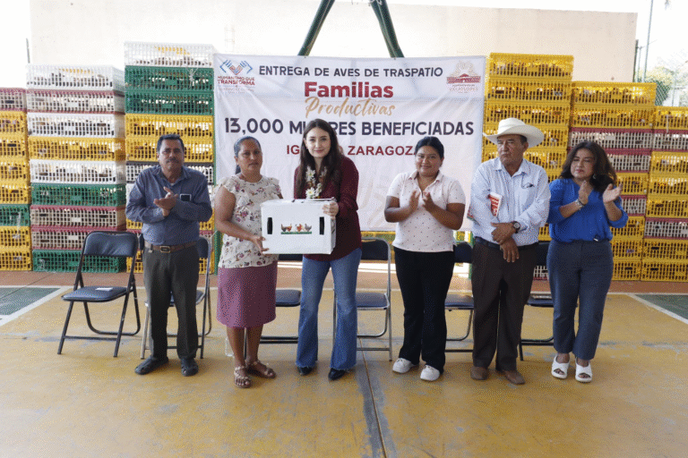 Valeria Rosales impulsa economía de mujeres rurales con entrega de aves de traspatio en Ignacio Zaragoza