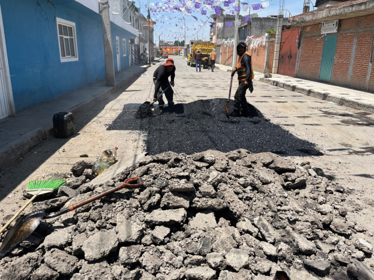Rehabilitan calle Allende en San Gregorio Zacapechpan para mejorar movilidad en San Pedro Cholula