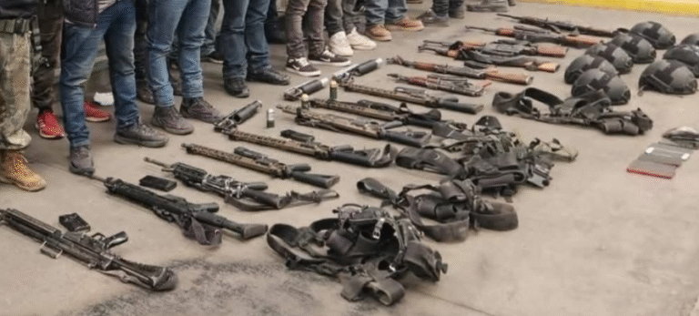 FGR vincula a proceso a 17 personas detenidas con armamento exclusivo del Ejército en Michoacán