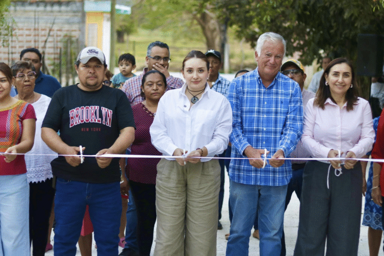Valeria Rosales entrega calle pavimentada en San Carlos y mejora movilidad en Villaflores