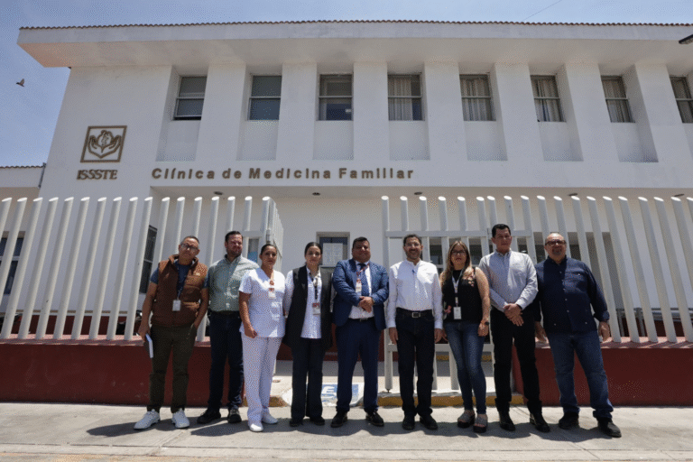 Supervisa Martí Batres atención y operación en clínicas del ISSSTE en Gómez Palacio y Lerdo