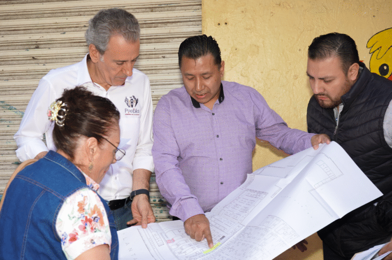 Pepe Chedraui atiende peticiones en San Miguel Canoa para mejorar puente vehicular