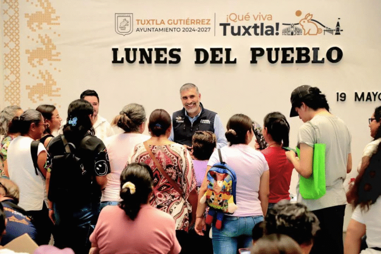 Ángel Torres escuchó de viva voz las peticiones de las y los tuxtlecos en el Lunes del Pueblo