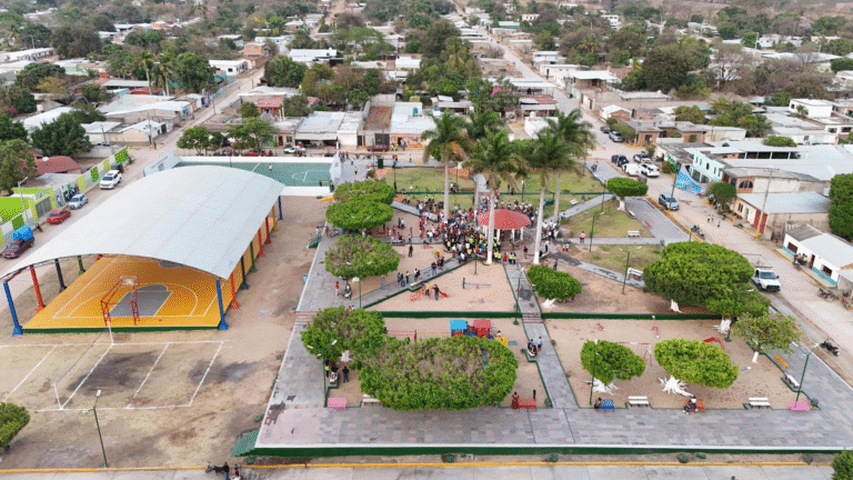 Valeria Rosales entrega parque remodelado en Joaquín Miguel Gutiérrez