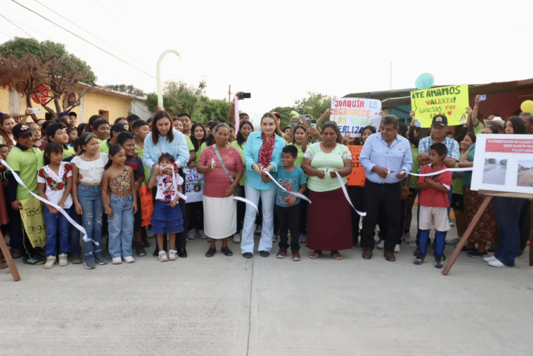 Valeria Rosales inaugura calle pavimentada en Joaquín Miguel Gutiérrez