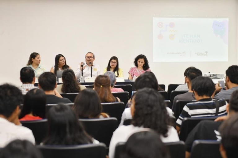 UNACH impulsa combate a la desinformación con conferencia sobre fact-checking