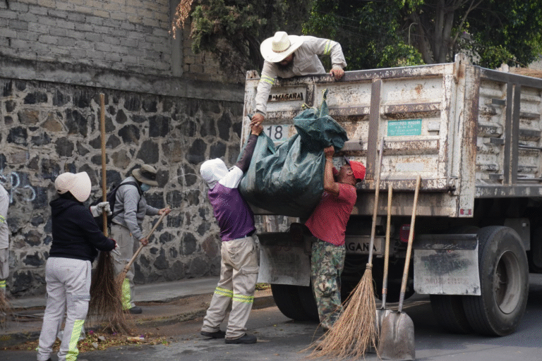 En Tláhuac, ciudadanía y gobierno suman esfuerzos por espacios públicos limpios y seguros