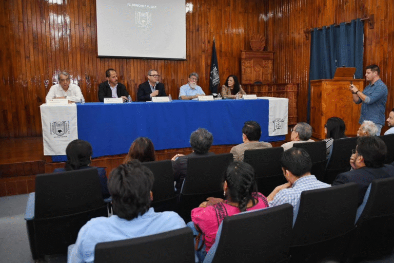 Andrés Fábregas inaugura cátedra con conferencia sobre la riqueza cultural de Chiapas