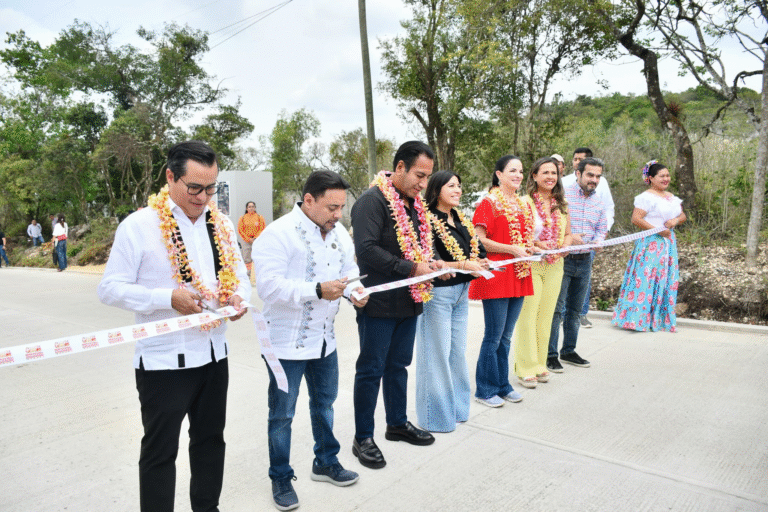 Eduardo Ramírez Y Jorge Acero inauguran la pavimentación que conecta Berriozábal con Vista Hermosa