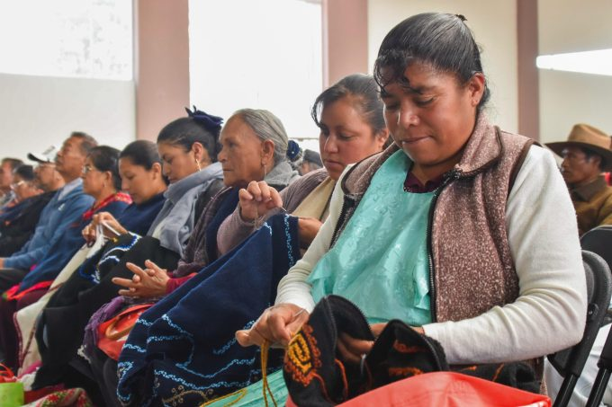 Edoméx respalda a mil 900 artesanas y artesanos con el programa Manos Mágicas 2025