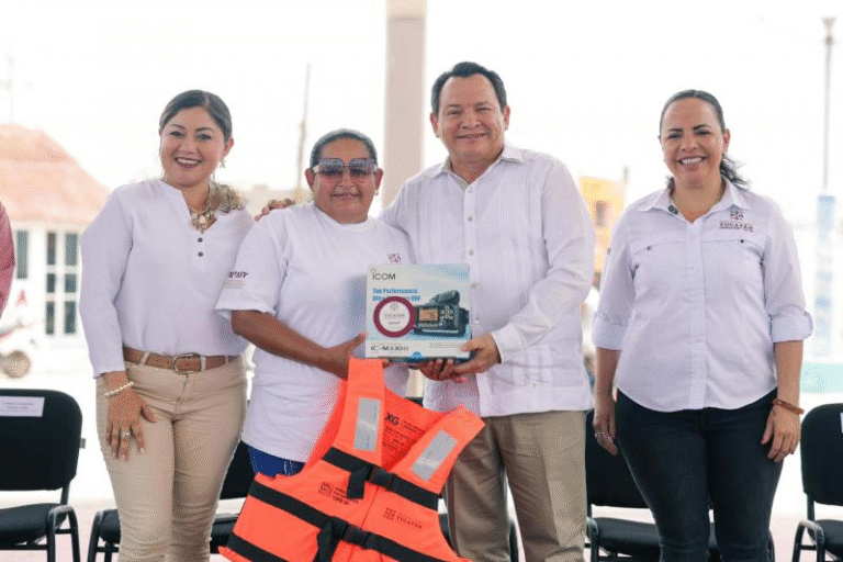Yucatán impulsa seguridad pesquera y turismo en el litoral oriente con entrega de apoyos