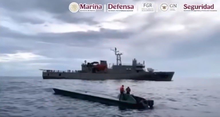 Marina asegura semisumergible con más de 3 toneladas de cocaína en costas de Guerrero