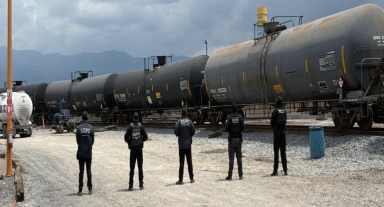 Autoridades federales y estatales aseguran 2 millones de litros de hidrocarburo en operativo en Saltillo