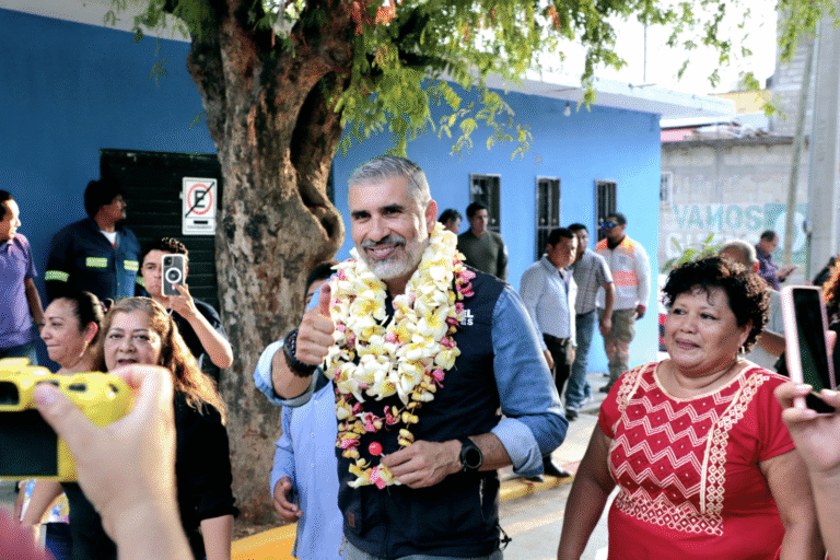 Vecinas y vecinos de la colonia Santa Cruz estrenan nueva vialidad con el programa Calles Felices