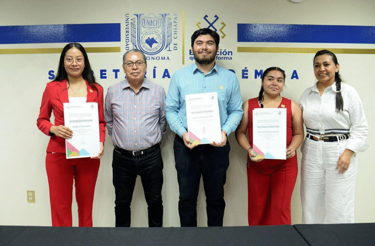 Distinguen a egresado y egresadas de la UNACH con el  Premio Ceneval al Desempeño de Excelencia EGEL