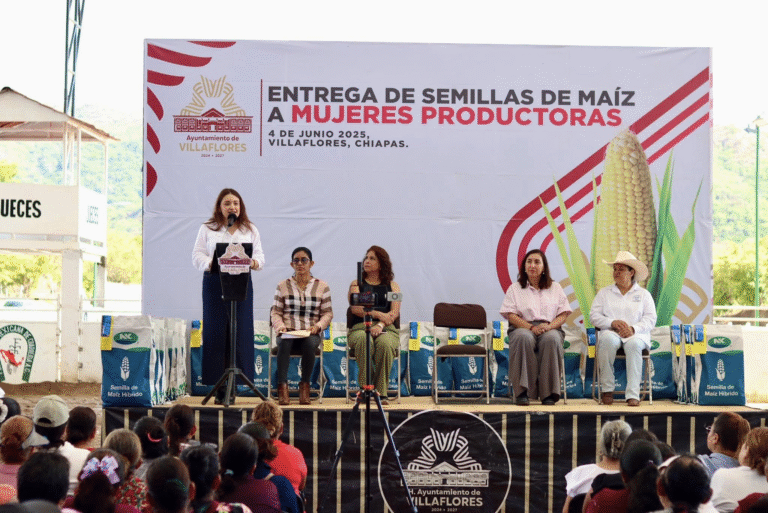 Valeria Rosales entrega semillas a mujeres campesinas y anuncia apoyo extra al precio del maíz