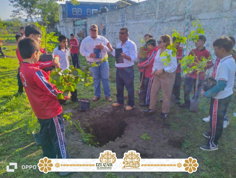Gobierno de Eliseo Morales impulsa reforestación y conciencia ambiental en jóvenes estudiantes