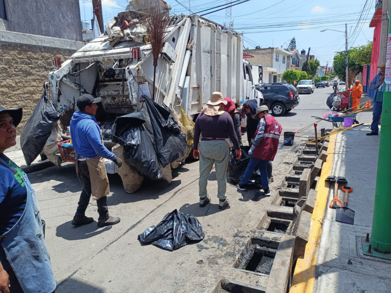 Alcaldía Tláhuac refuerza limpieza de coladeras para prevenir inundaciones en temporada de lluvias