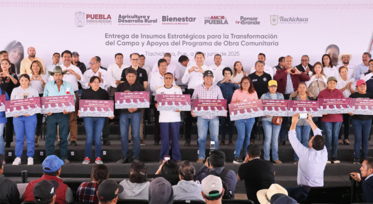 Armenta entrega 18 mdp en apoyos para obra comunitaria y el campo poblano en Tlachichuca