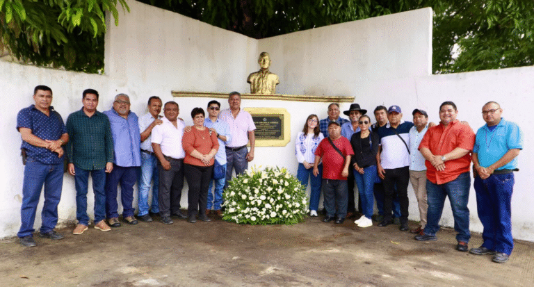 Ayuntamiento de Villaflores rinde homenaje a periodistas y defiende la libertad de expresión